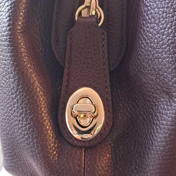 NEW COACH EDIE 31 Turnlock Burgundy, Oxblood Pebble Leather Shoulder - Picture 5 of 16